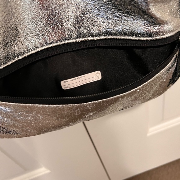 Gorgeous silver IVIVVA backpack. - Picture 4 of 5